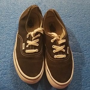 Van's childrens size 3 youth black white